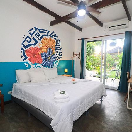Hotel Carey Pedasi Town Екстер'єр фото